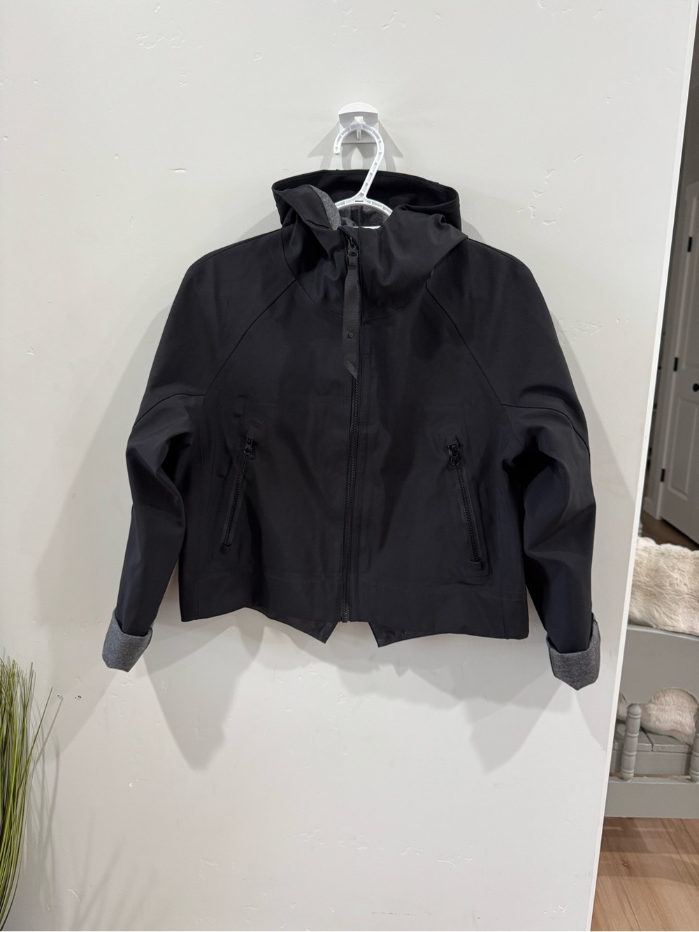 lululemon athletica black rain chaser jacket size 8